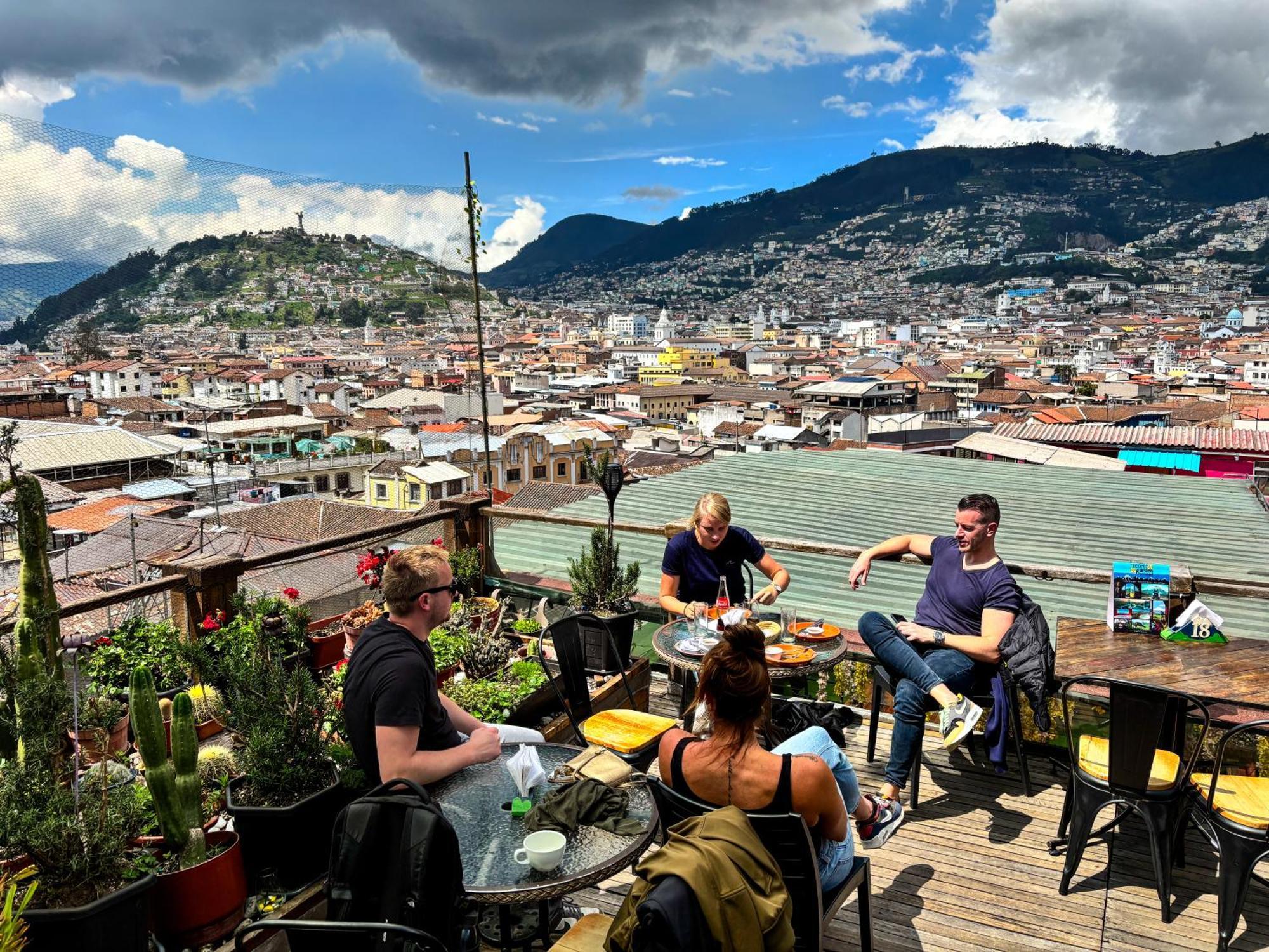 The Secret Garden Hostel Quito Exterior photo