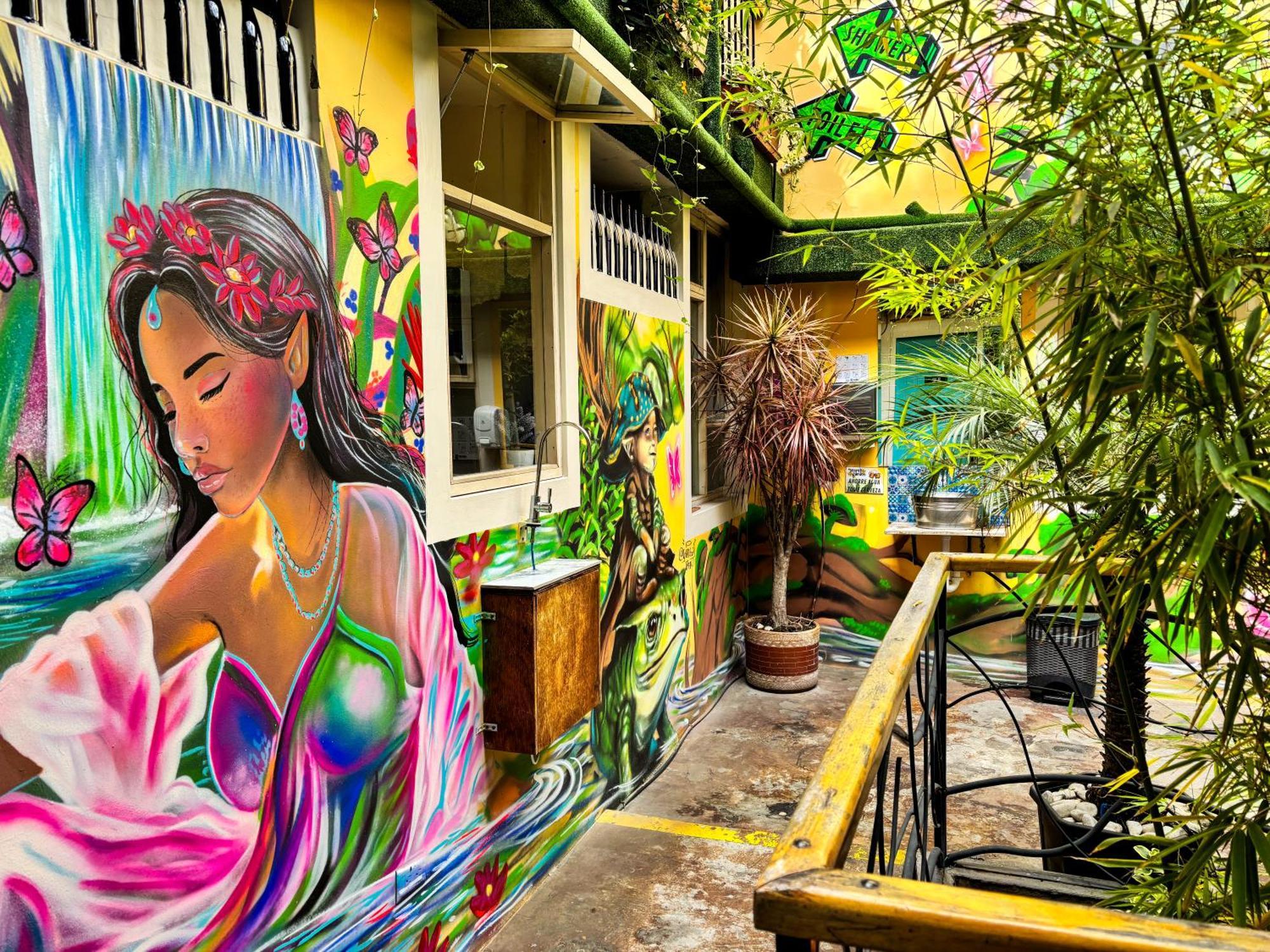 The Secret Garden Hostel Quito Exterior photo