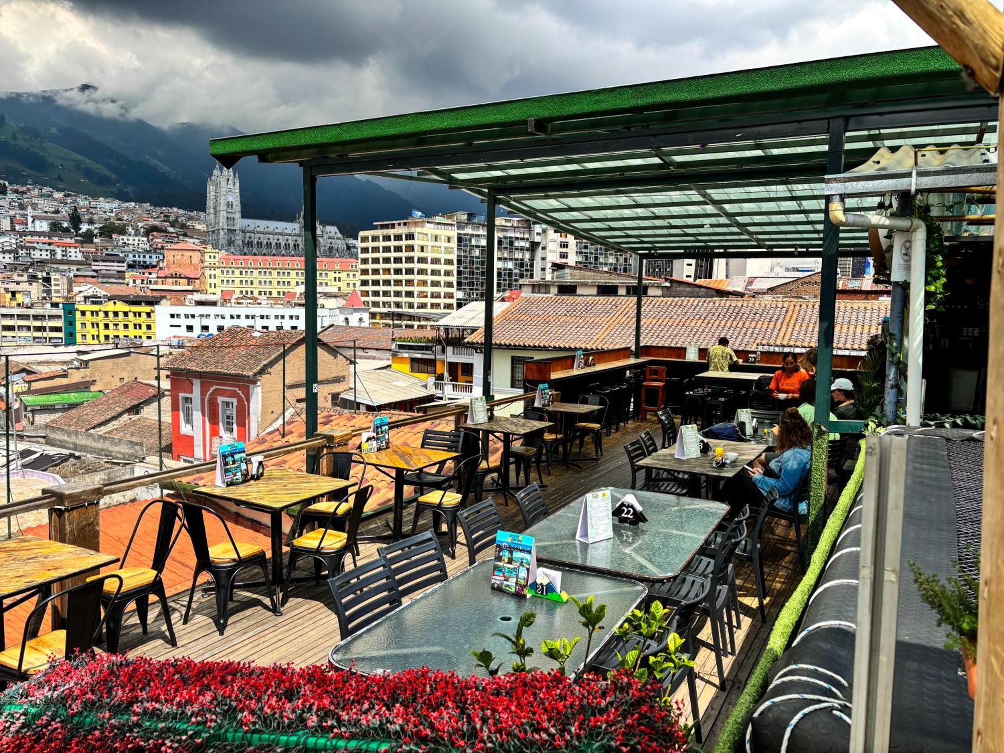 The Secret Garden Hostel Quito Exterior photo