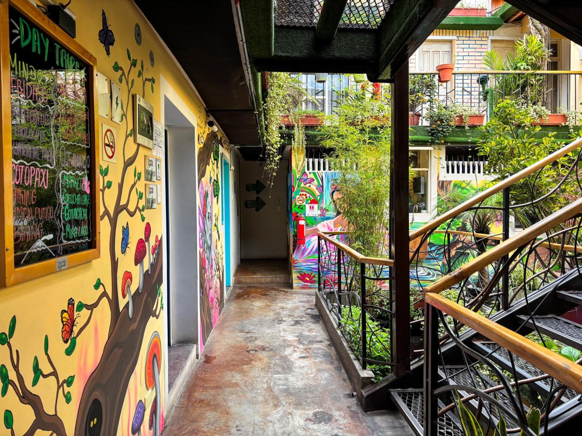 The Secret Garden Hostel Quito Exterior photo