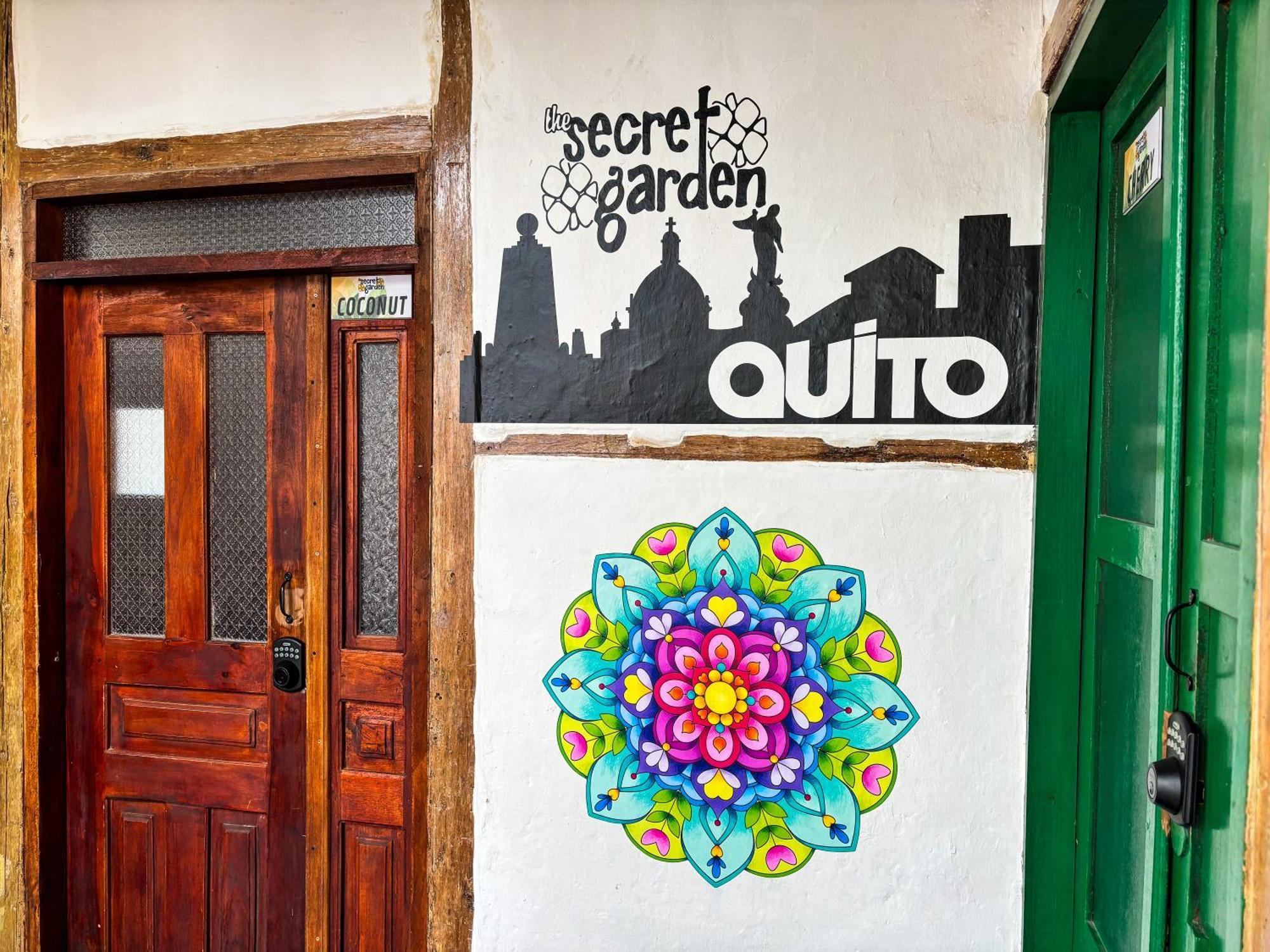 The Secret Garden Hostel Quito Exterior photo