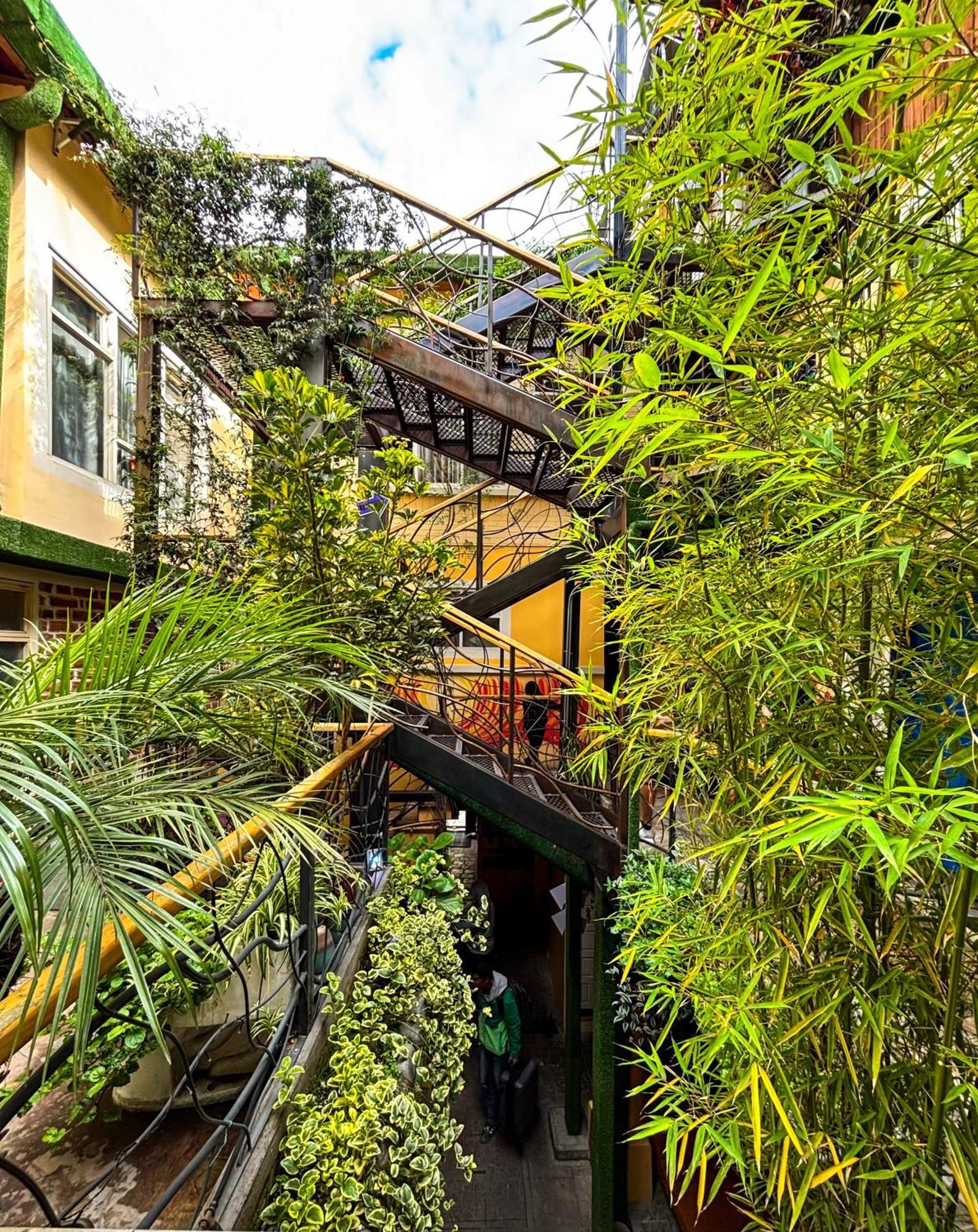 The Secret Garden Hostel Quito Exterior photo