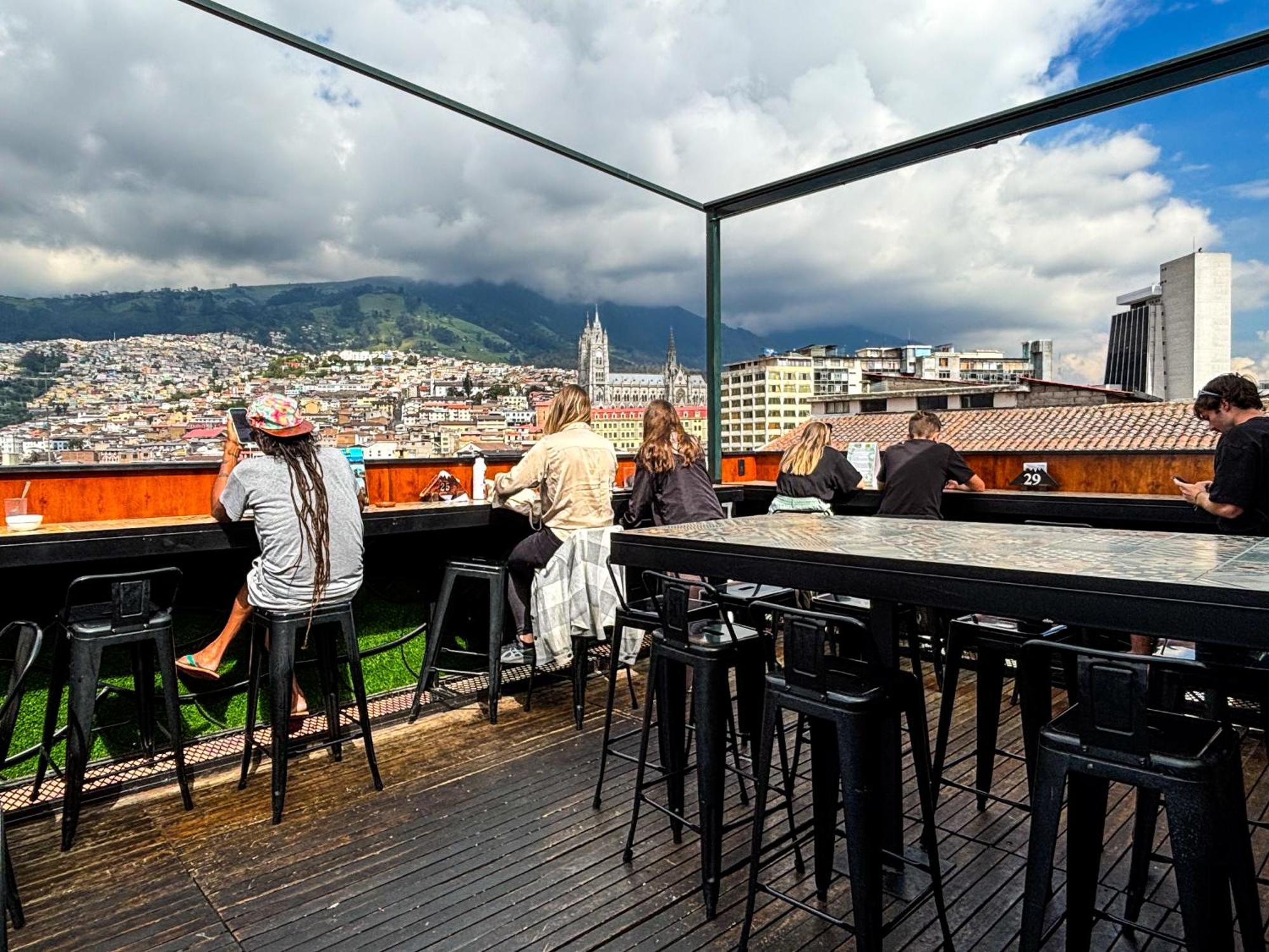 The Secret Garden Hostel Quito Exterior photo