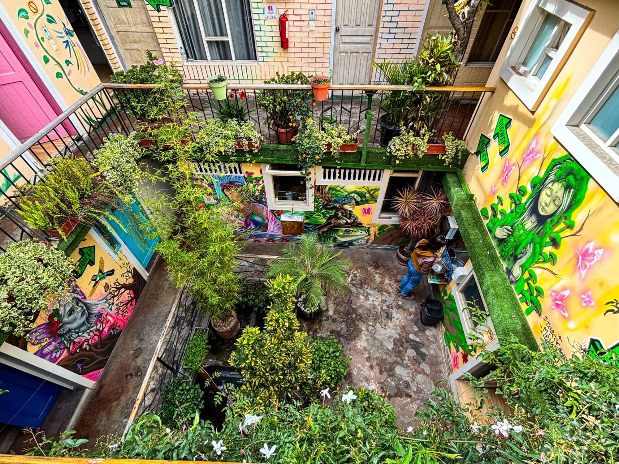 The Secret Garden Hostel Quito Exterior photo