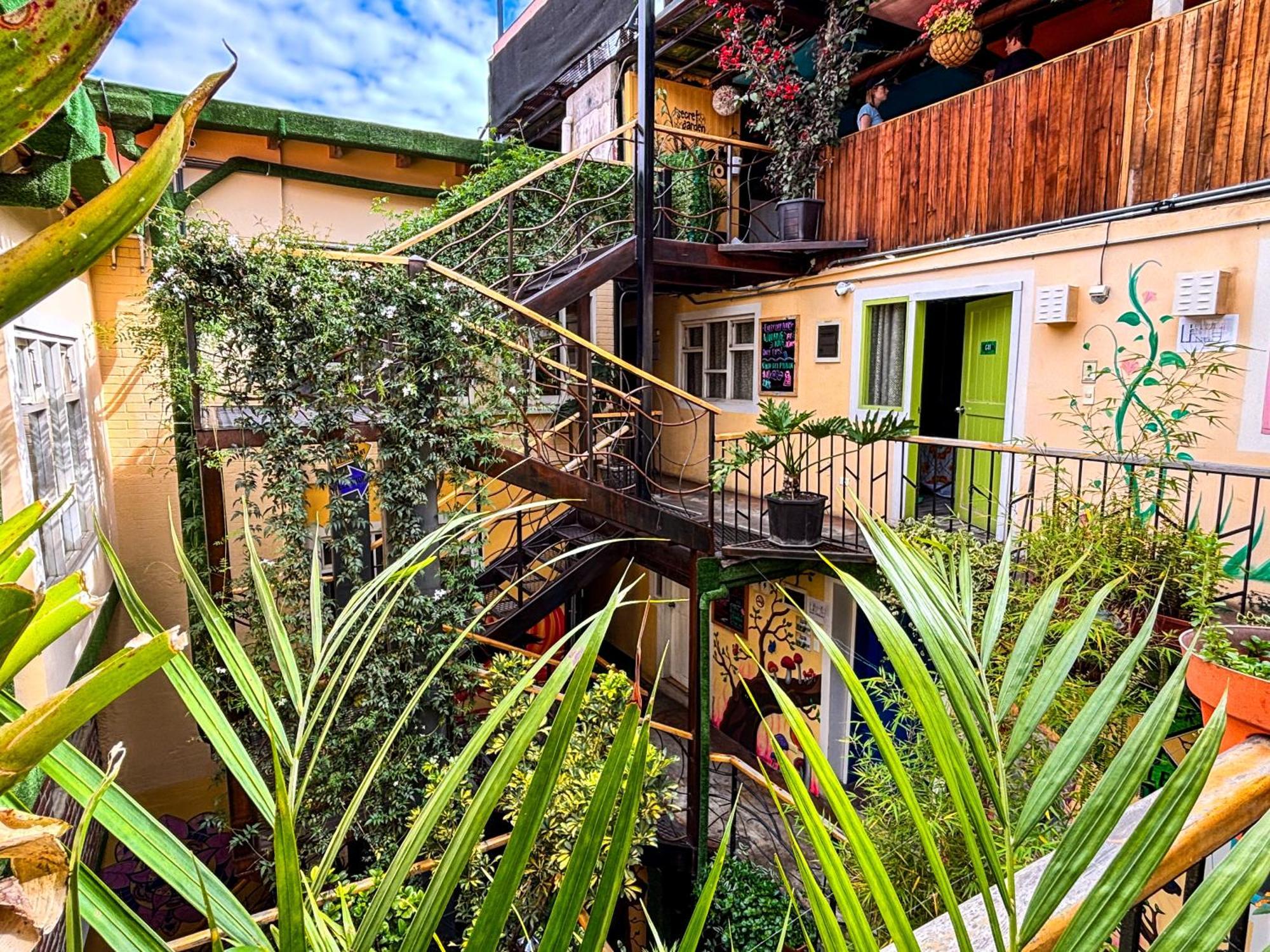 The Secret Garden Hostel Quito Exterior photo