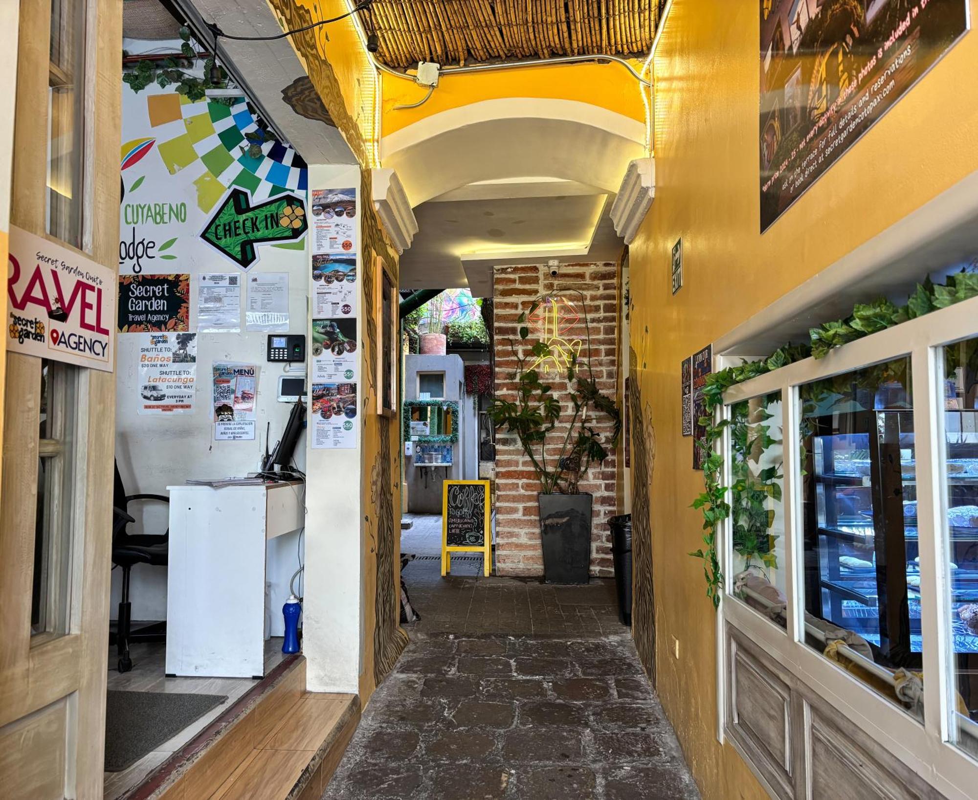 The Secret Garden Hostel Quito Exterior photo
