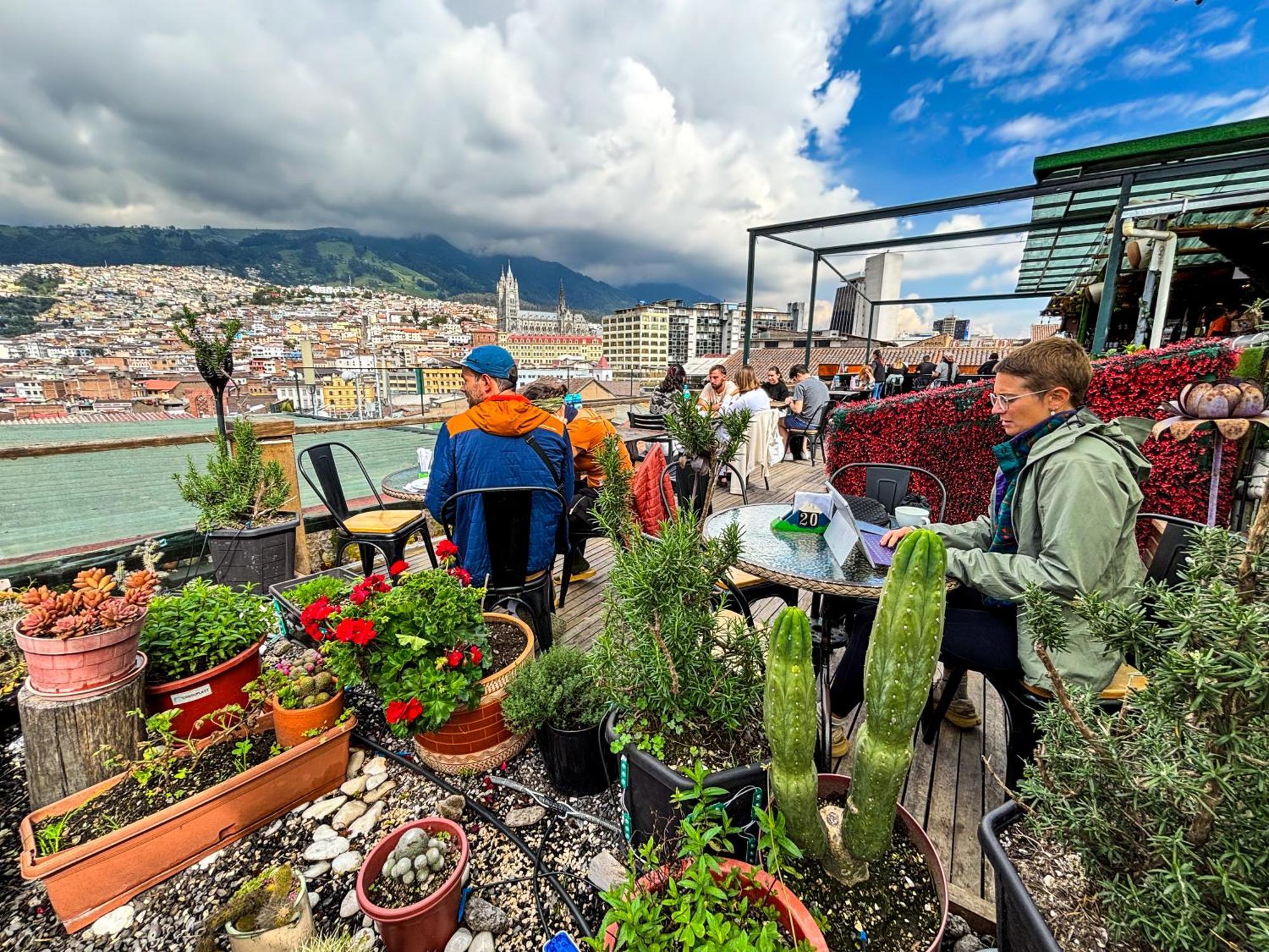 The Secret Garden Hostel Quito Exterior photo