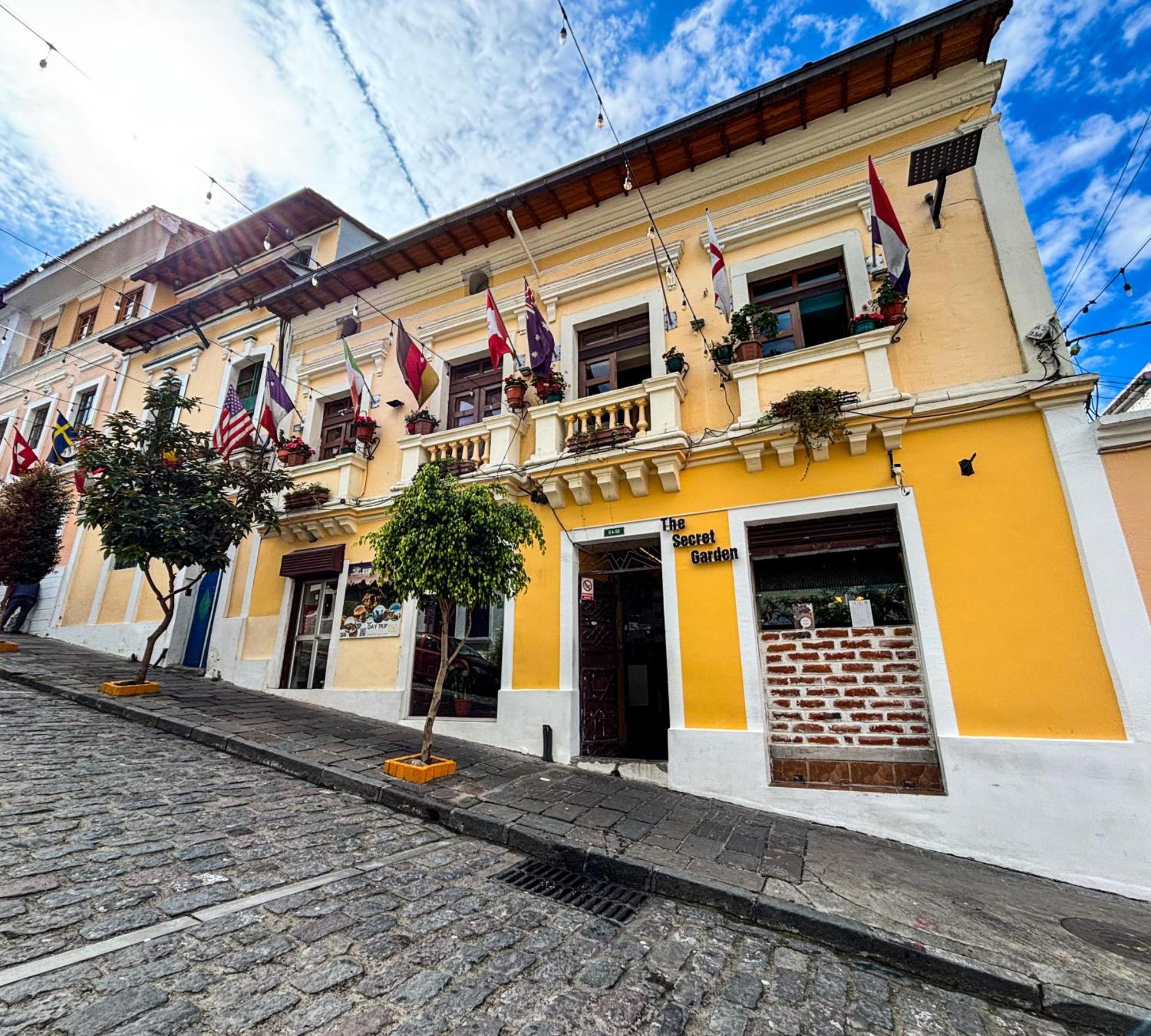The Secret Garden Hostel Quito Exterior photo